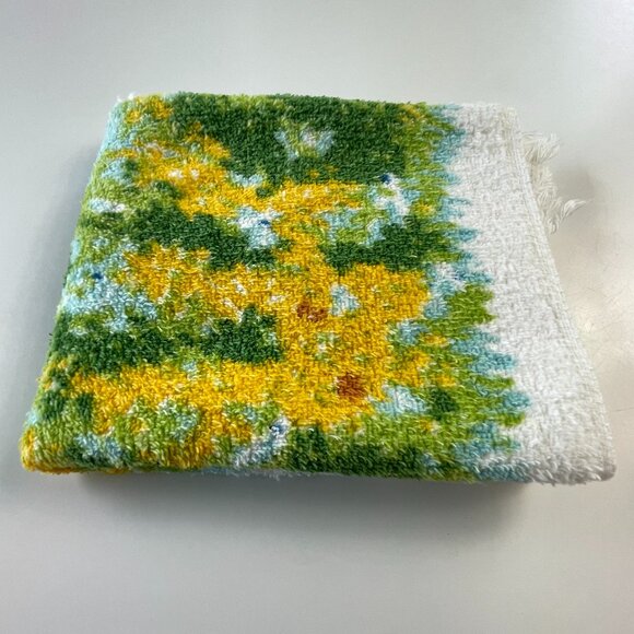 Vintage 1980s face towel, scenic forest print, fringed - Picture 9 of 9